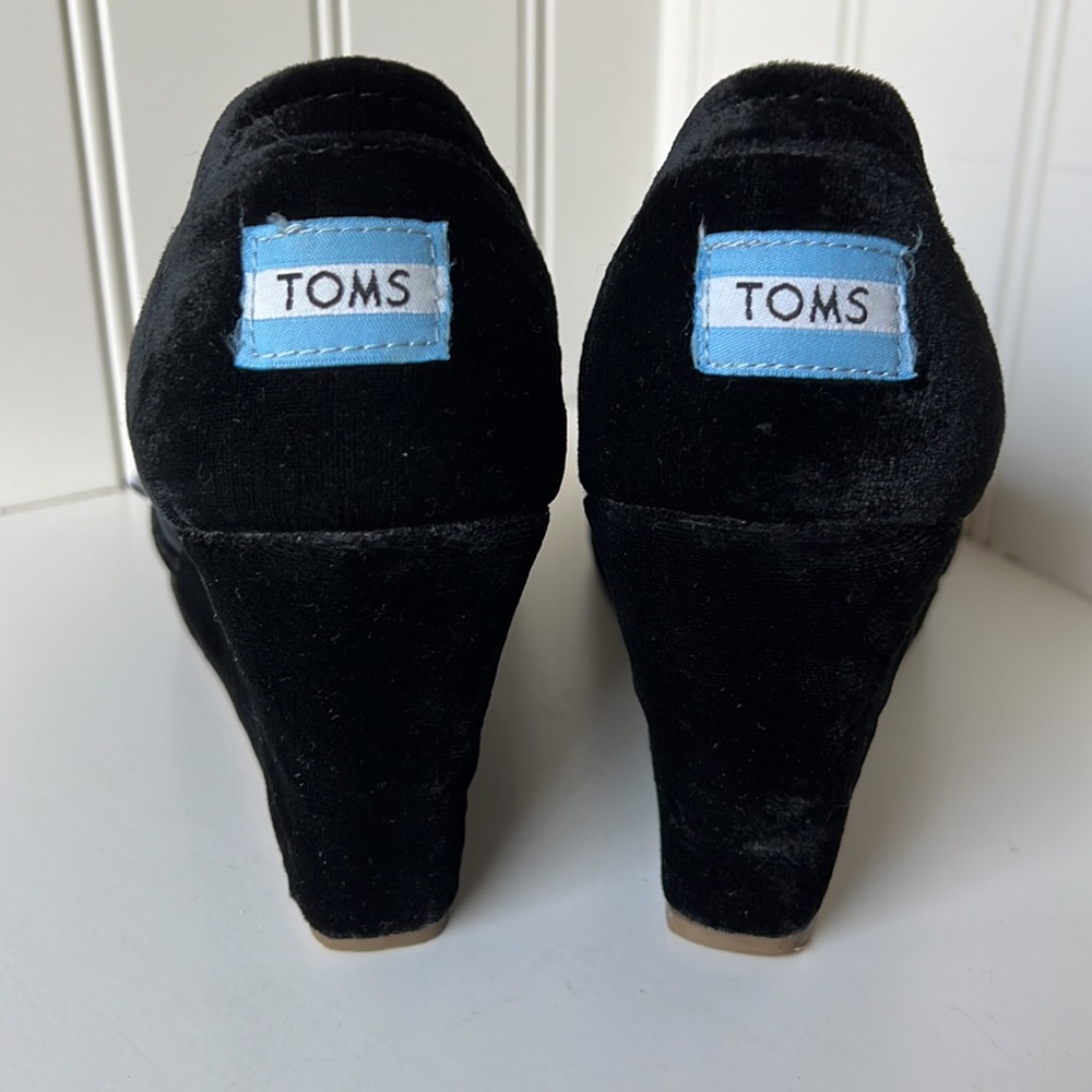 Toms Black Velvet Peep Toe Wedge Heels Slip On Sandals Size 9.5 - Picture 3 of 11